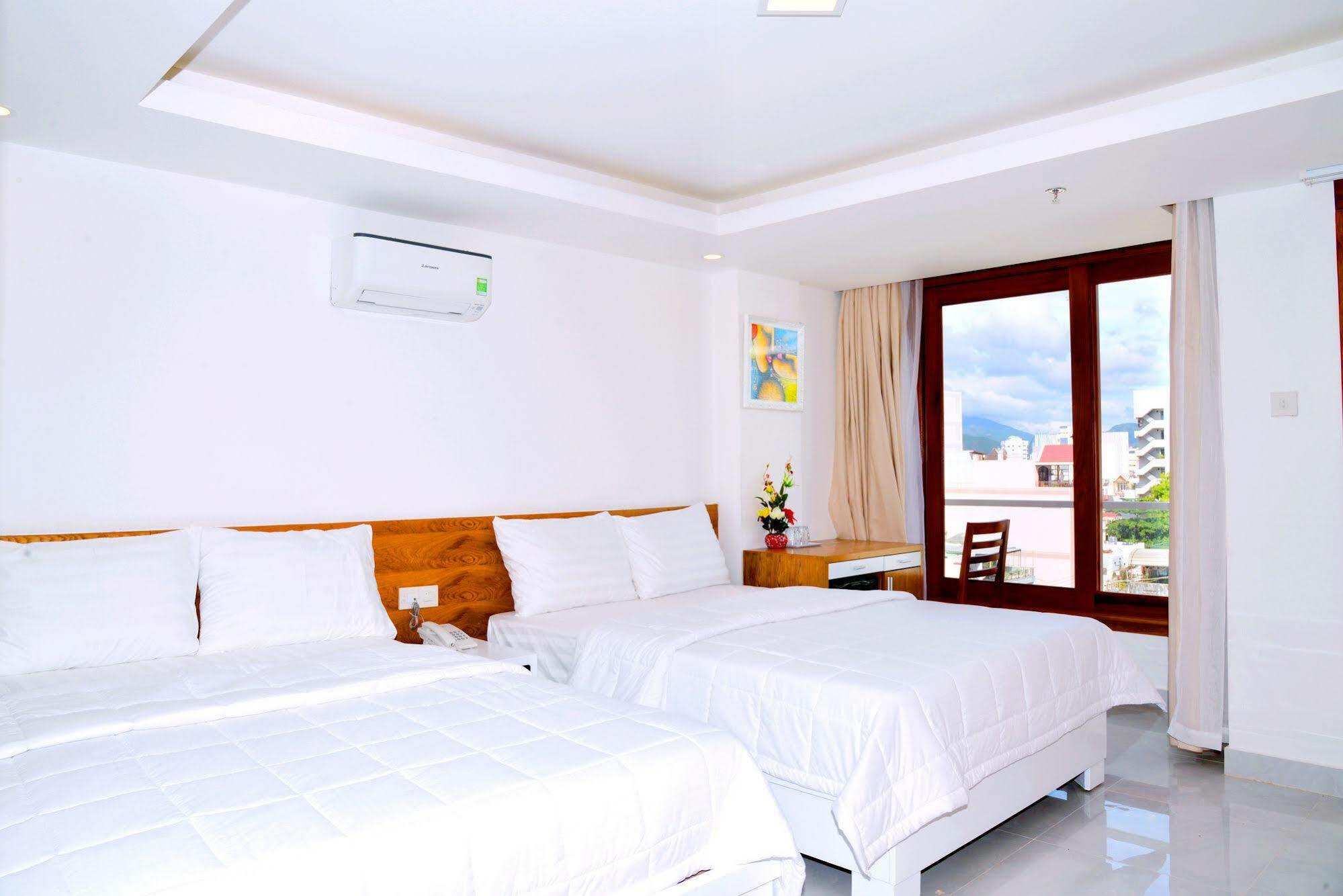 New Century Hotel Nha Trang Buitenkant foto