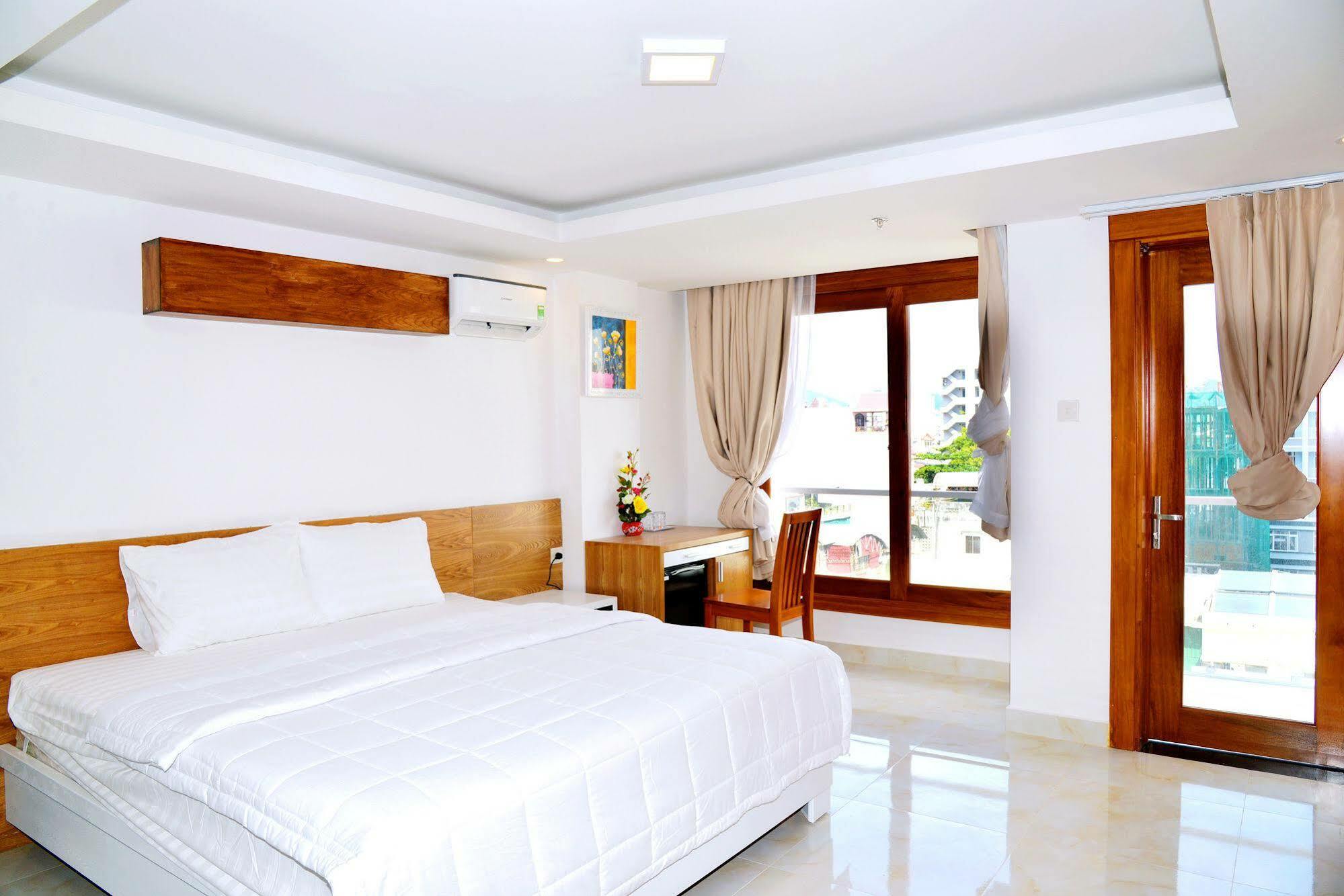 New Century Hotel Nha Trang Buitenkant foto