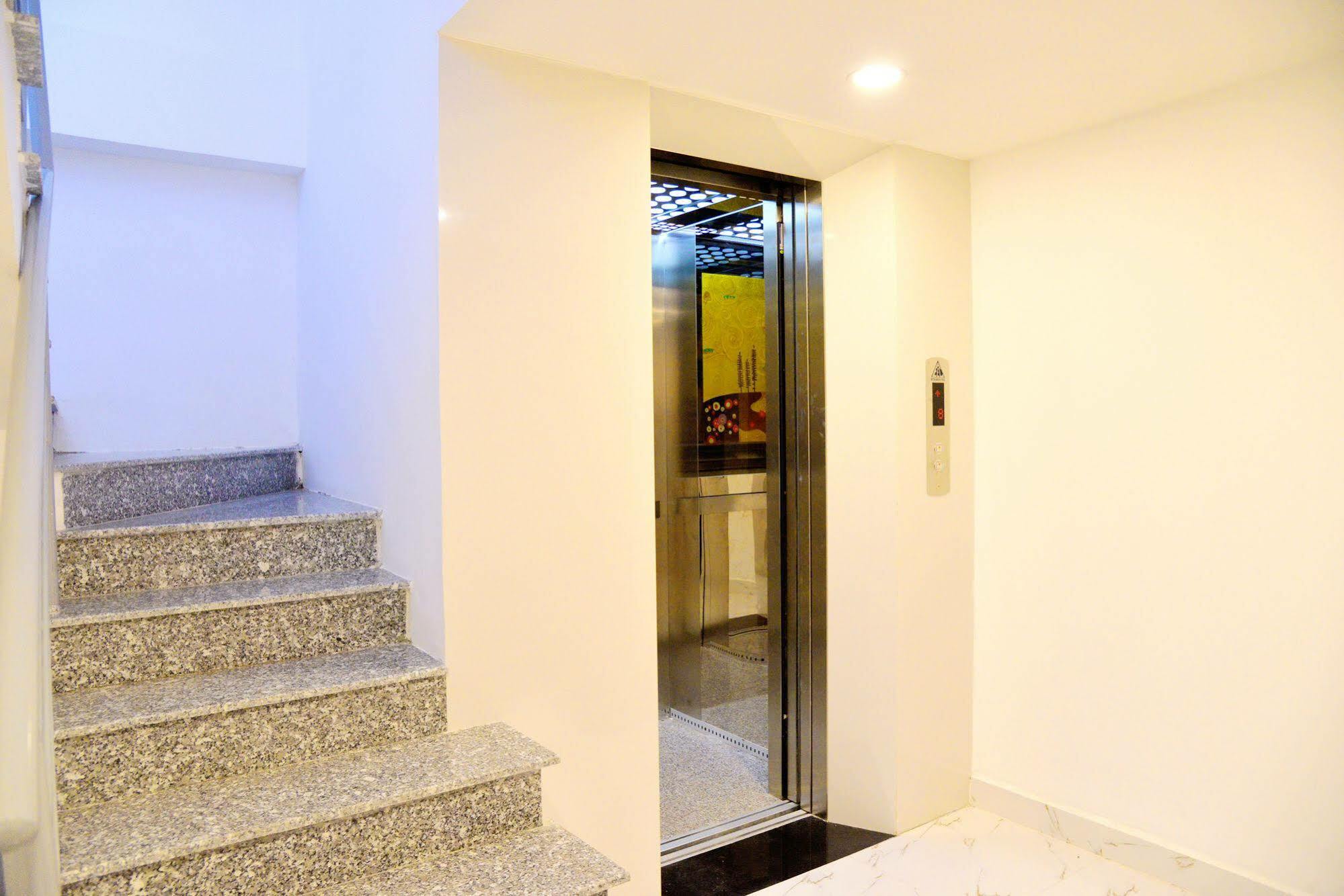 New Century Hotel Nha Trang Buitenkant foto