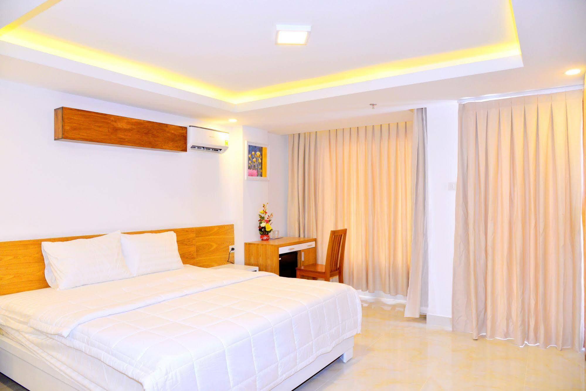 New Century Hotel Nha Trang Buitenkant foto
